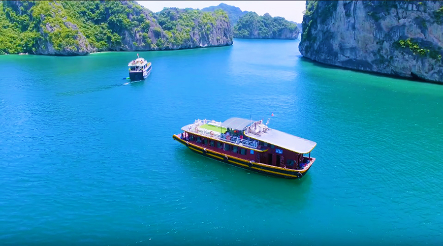 Loại tàu gỗ đi quan lạn