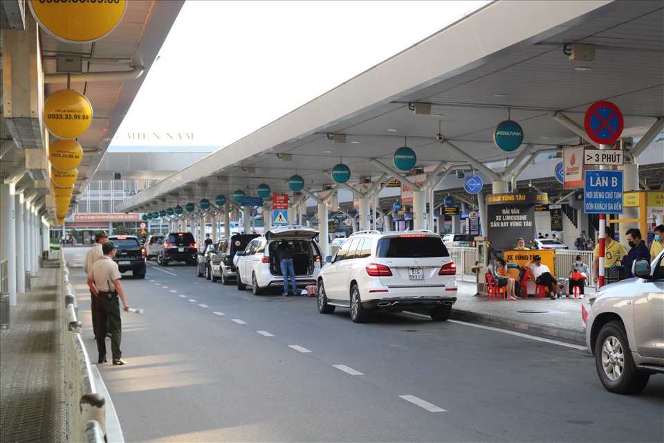 Quy Trình Đặt Xe 7 Chỗ Có Lái Sân Bay Tân Sơn Nhất Tại Thuê Xe Huy Đạt chi tiết