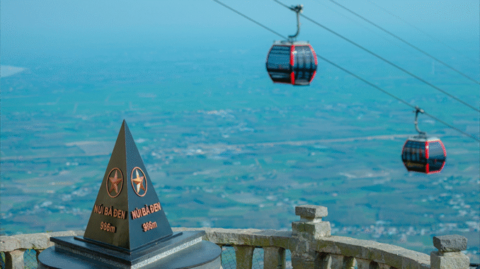 Du lich tay ninh dia diem hot 2025